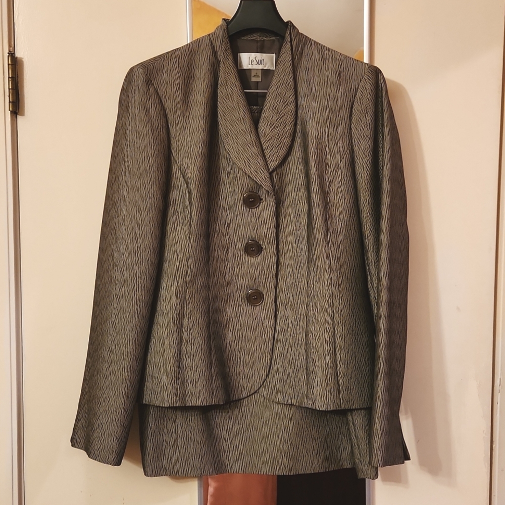 Le Suit Brown Skirt Suit Size 6